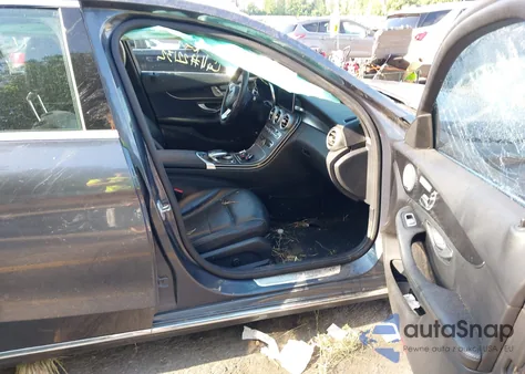 2016 Mercedes-Benz C 300 4Matic/Luxury 4Matic/Sport 4Matic z USA, uszkodzony, nr VIN 55SWF4KB1GU149400